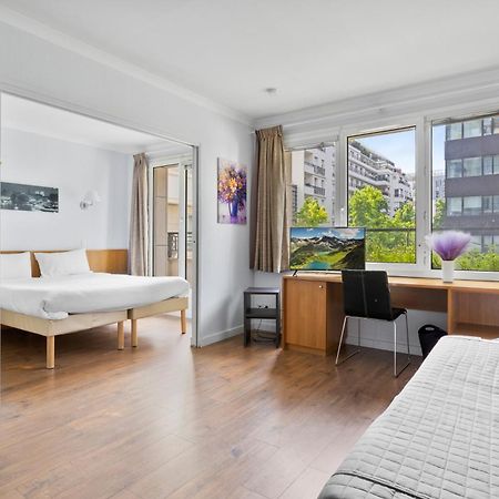 Grand Appartement Avec Balcon - Proche Parc Des Expo - Parking Privee Issy-les-Moulineaux Εξωτερικό φωτογραφία