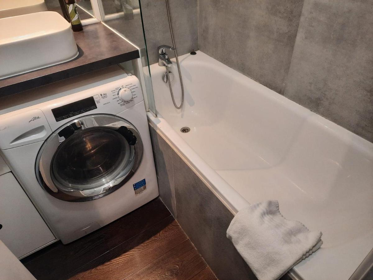 Grand Appartement Avec Balcon - Proche Parc Des Expo - Parking Privee Issy-les-Moulineaux Εξωτερικό φωτογραφία