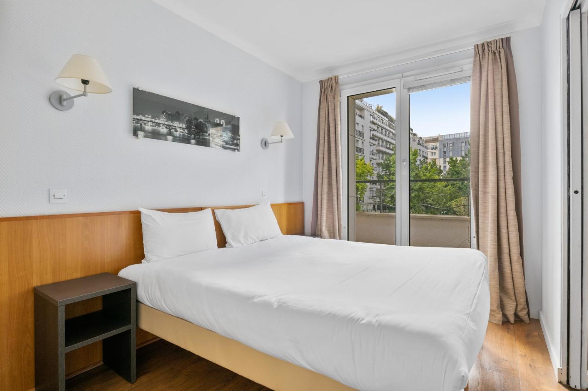 Grand Appartement Avec Balcon - Proche Parc Des Expo - Parking Privee Issy-les-Moulineaux Εξωτερικό φωτογραφία