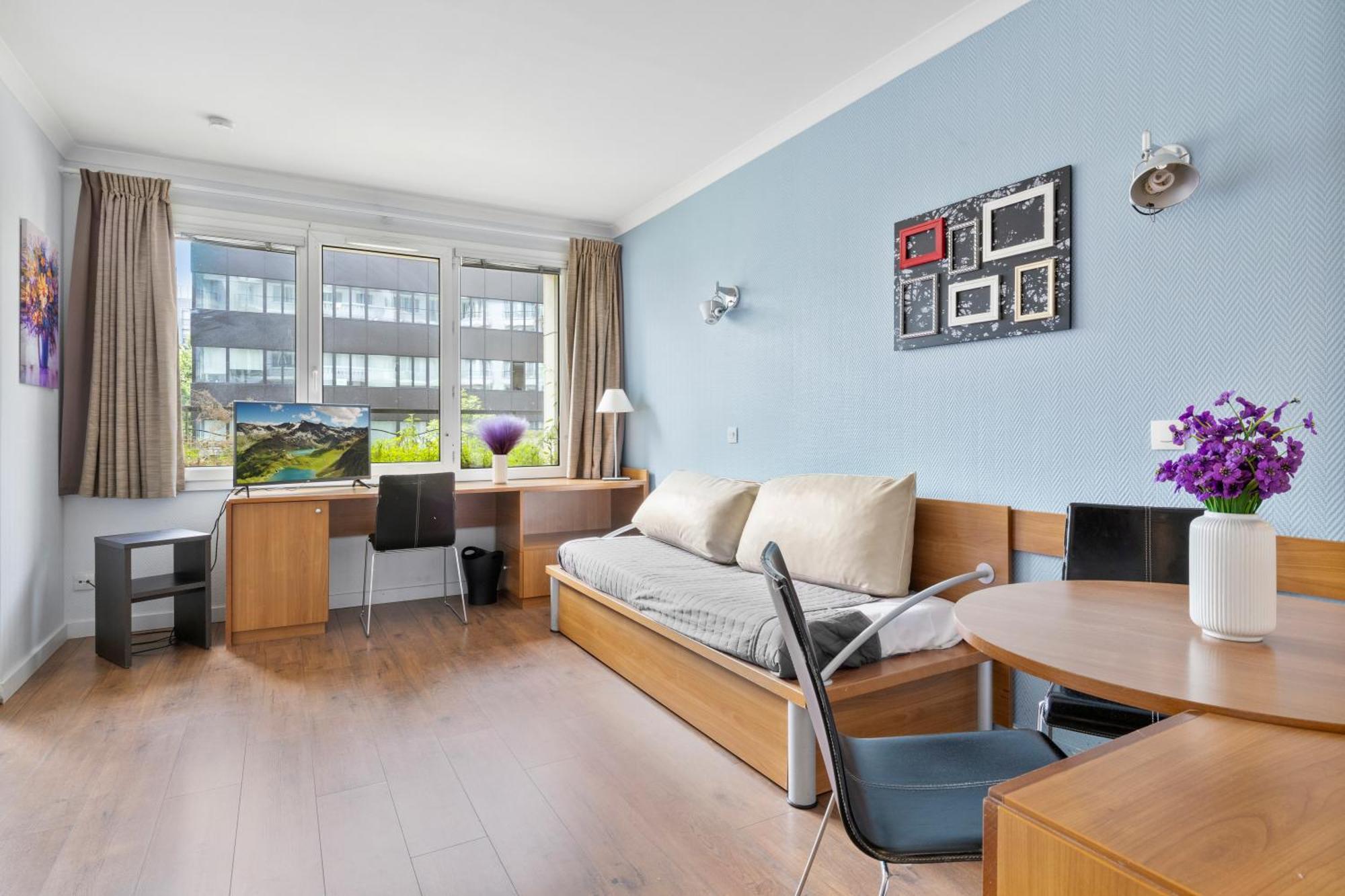 Grand Appartement Avec Balcon - Proche Parc Des Expo - Parking Privee Issy-les-Moulineaux Εξωτερικό φωτογραφία