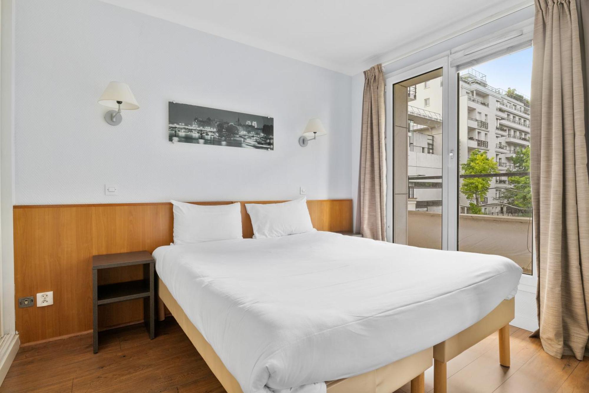 Grand Appartement Avec Balcon - Proche Parc Des Expo - Parking Privee Issy-les-Moulineaux Εξωτερικό φωτογραφία