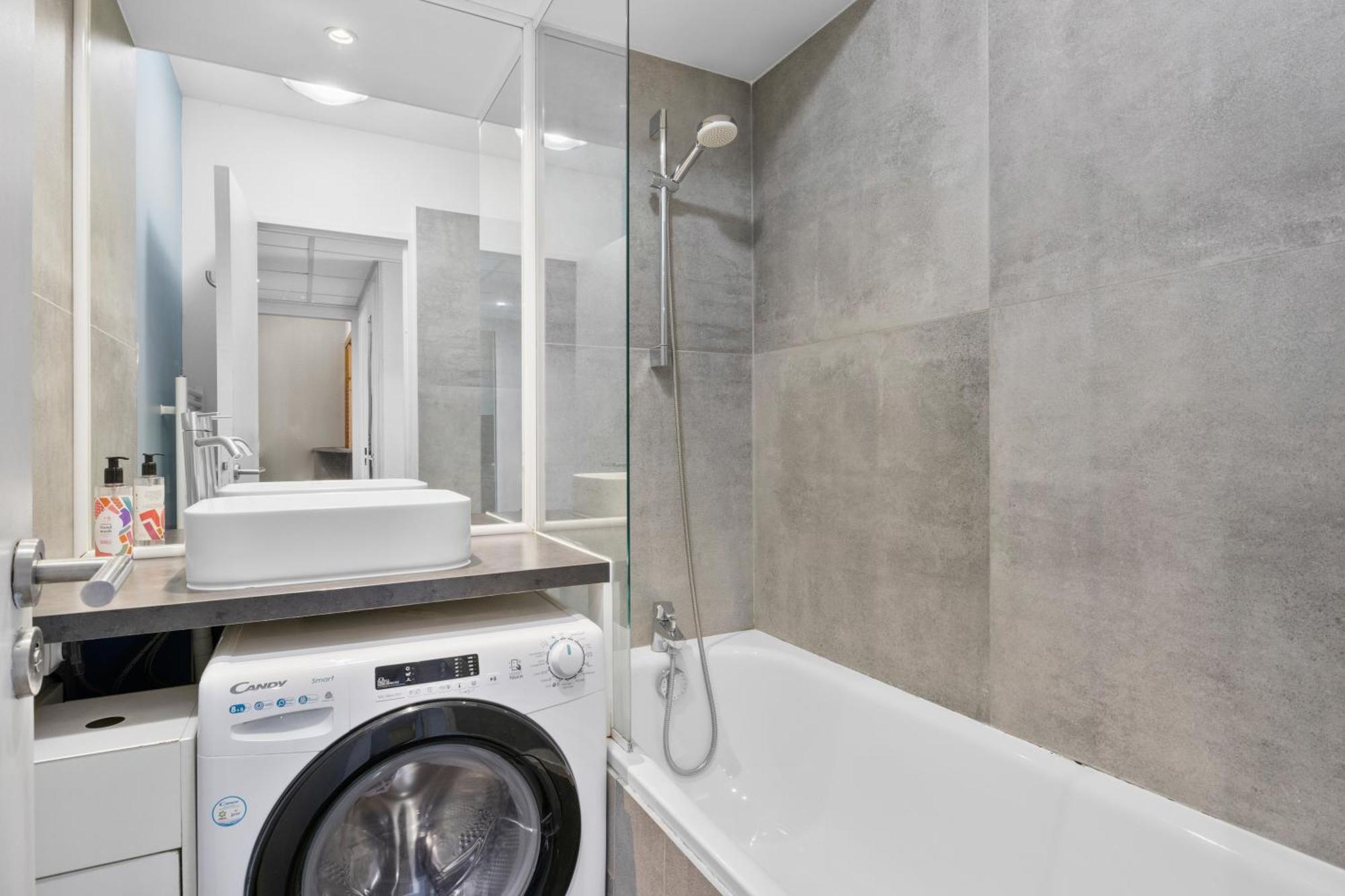 Grand Appartement Avec Balcon - Proche Parc Des Expo - Parking Privee Issy-les-Moulineaux Εξωτερικό φωτογραφία