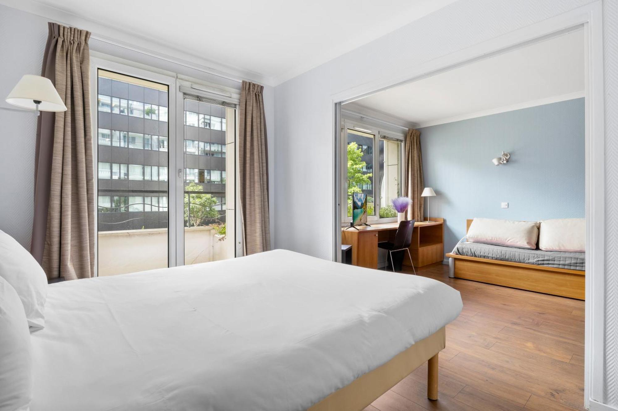 Grand Appartement Avec Balcon - Proche Parc Des Expo - Parking Privee Issy-les-Moulineaux Εξωτερικό φωτογραφία